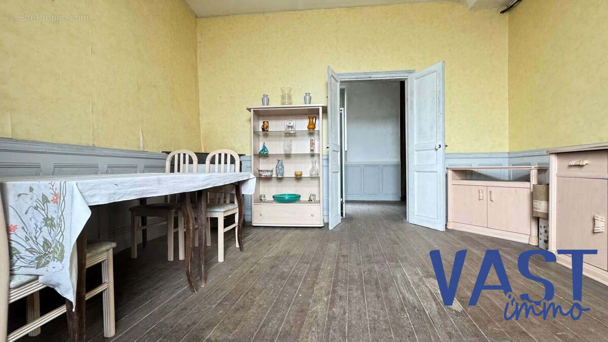 Maison à AMBRIERES-LES-VALLEES