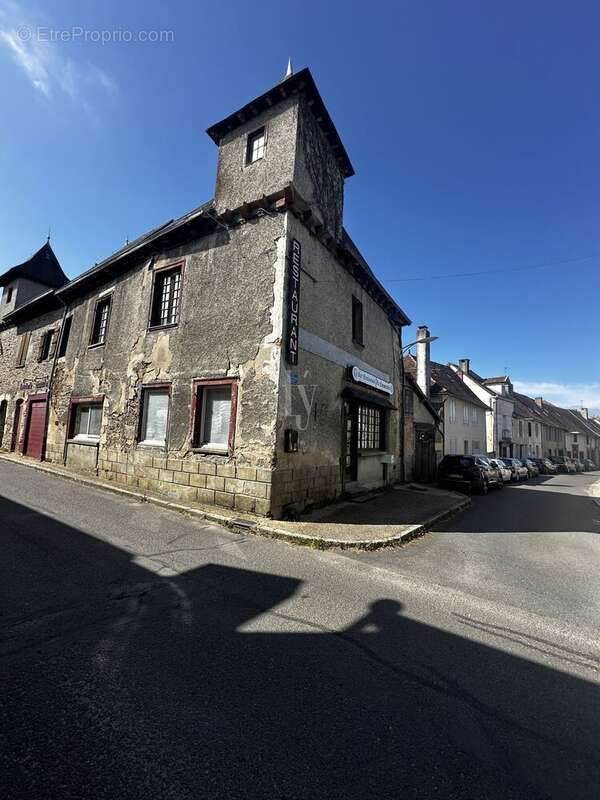 Maison à MAGNAC-BOURG