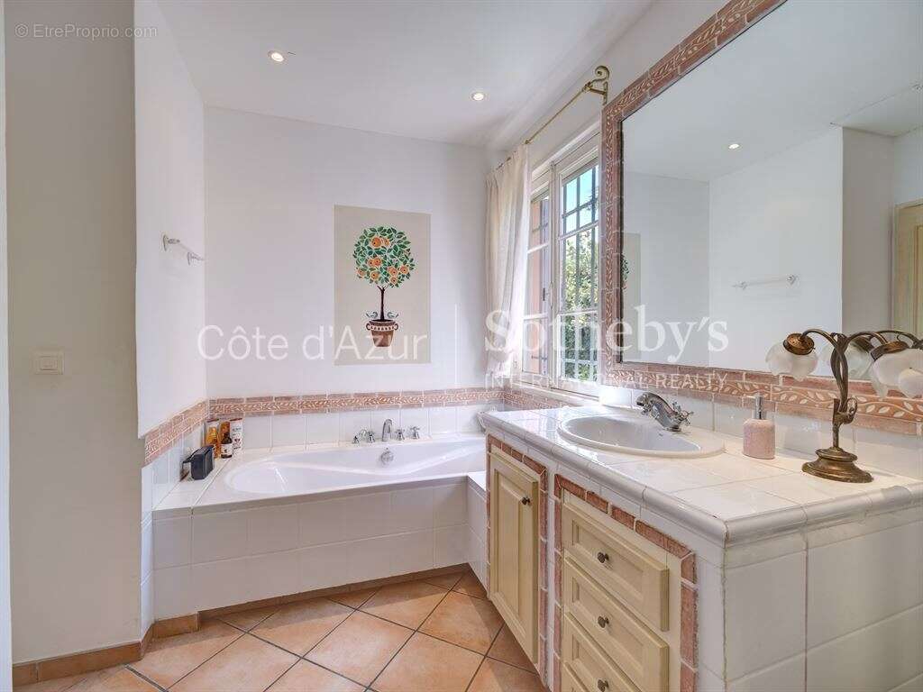 Maison à THEOULE-SUR-MER