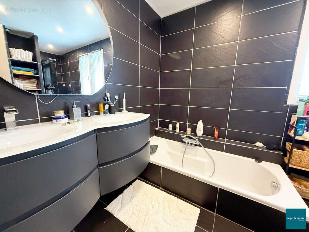 Maison à COURVAUDON