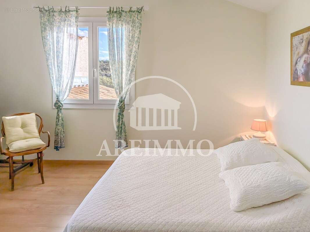 Maison 210 m² à Saint-Martin-De-Londres  - photo 8