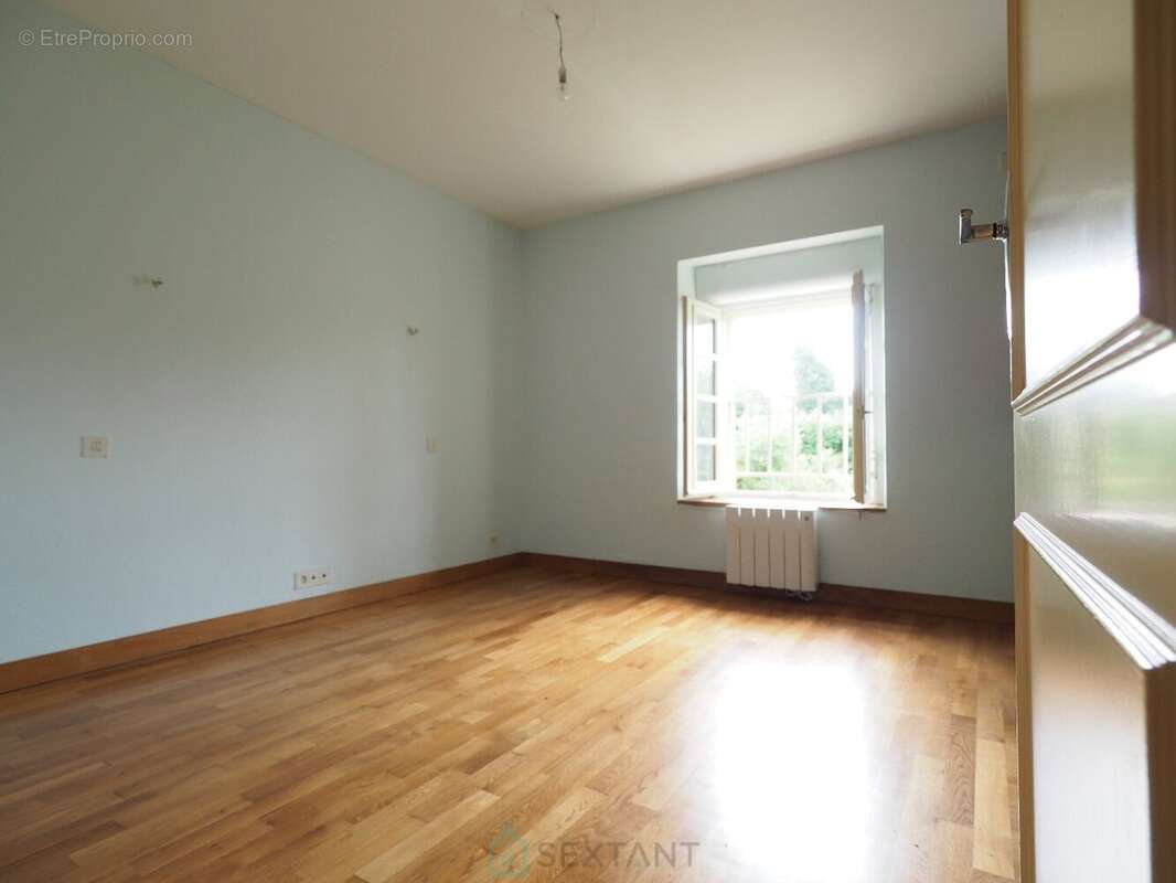 Agréable propriété ancienne en pierres avec dépendance et puits - photo 13