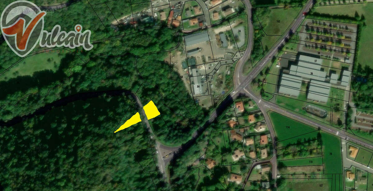 Terrain à SAYAT