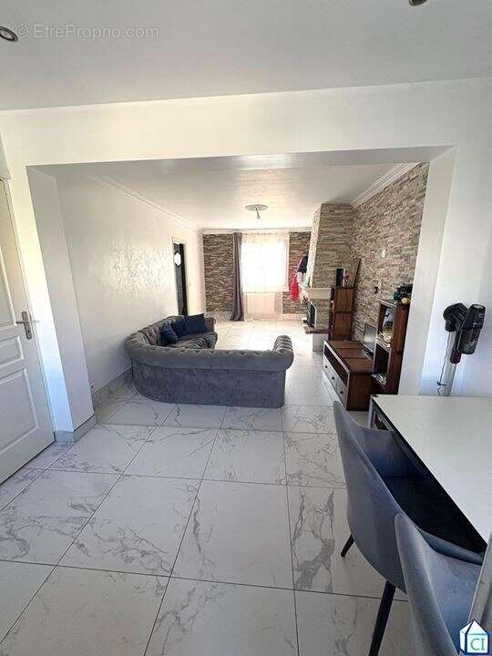 Maison à CHILLY-MAZARIN