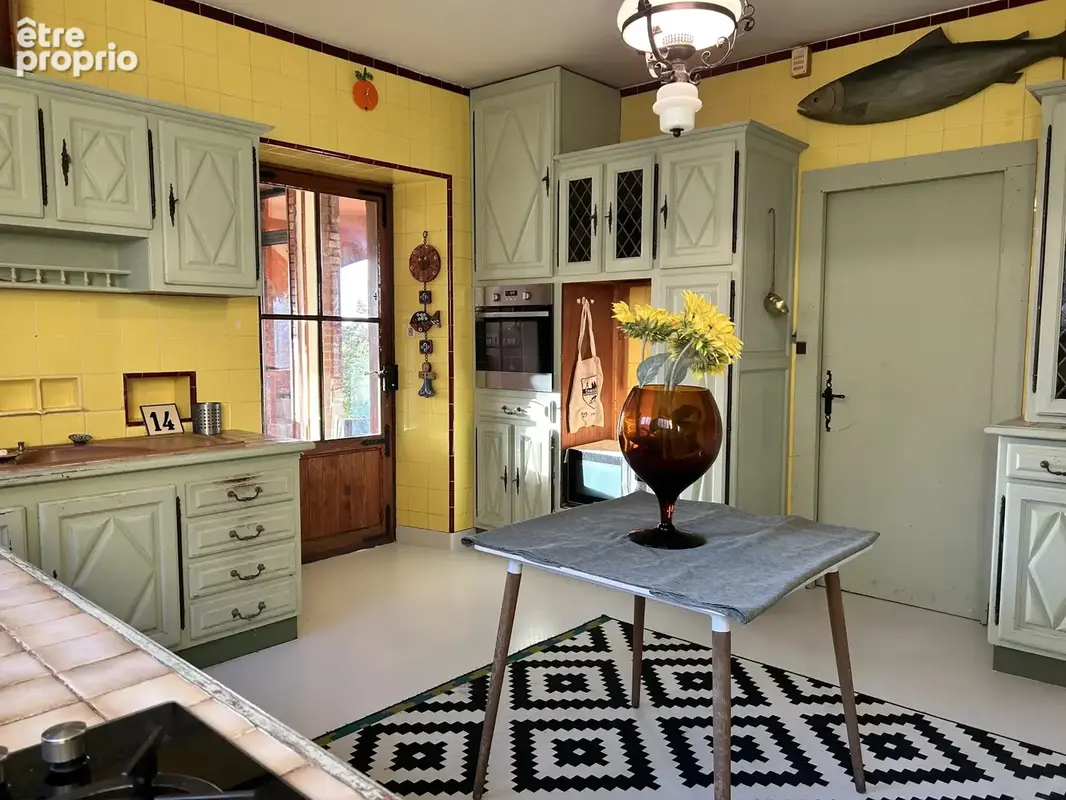 Maison de maître atypique avec maison secondaire, piscine et jardin. - photo 16