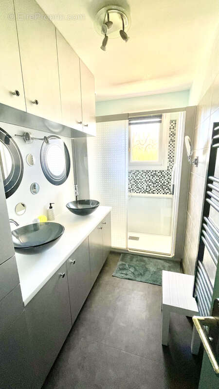 Maison à SAINT-CLEMENT-DE-LA-PLACE