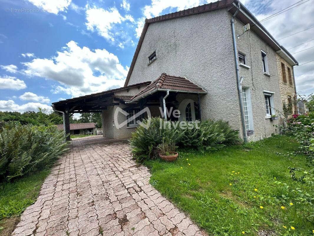 Maison à ESCOMBRES-ET-LE-CHESNOIS