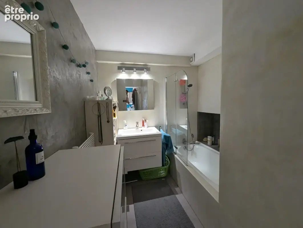 Maison de ville avec terrasse de 25 m2, cour et climatisation — Nîmes Centre / Croix de Fer - photo 17
