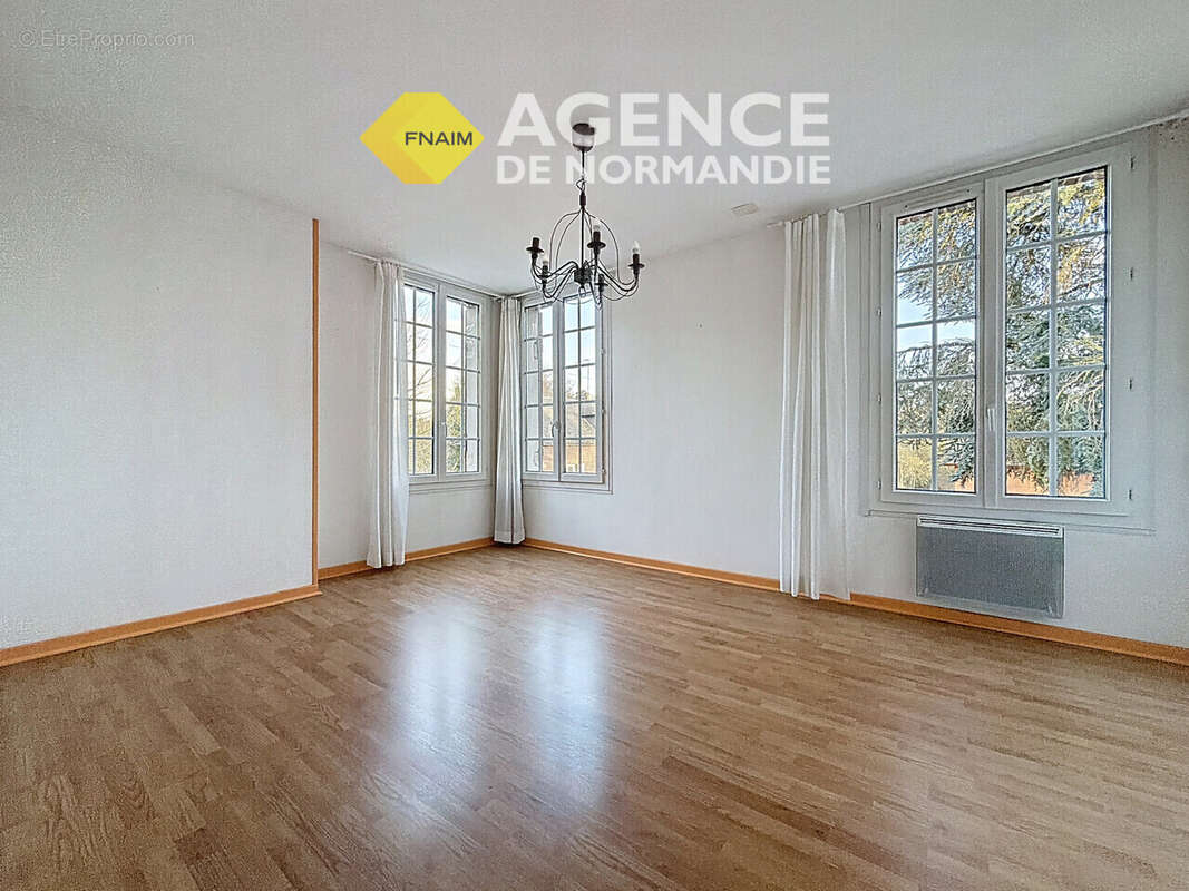 Maison à MONTREUIL-L&#039;ARGILLE