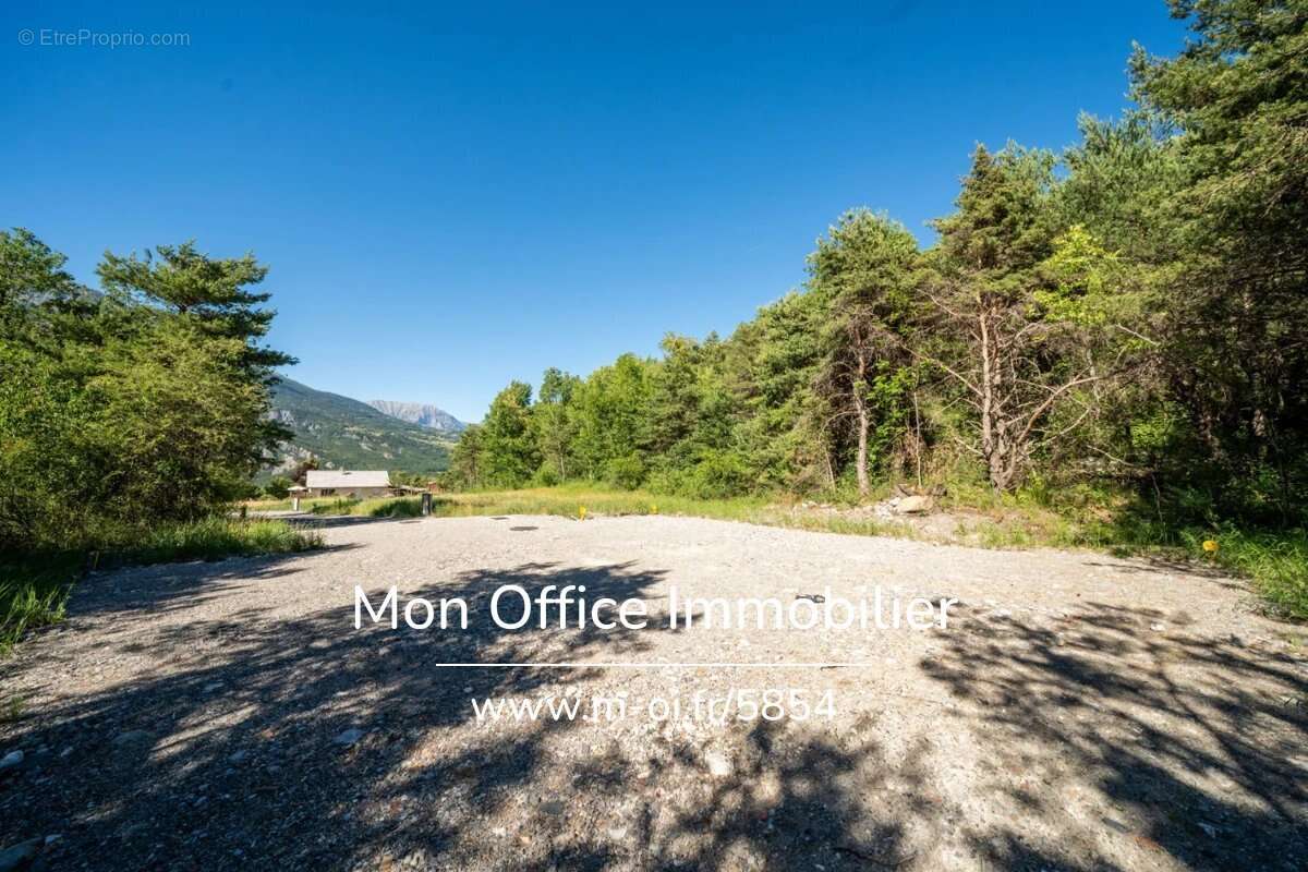 Référence : 5854-MTE - Terrain constructible de 621 m2 - photo 2
