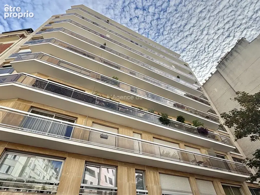 Metro commerce / appartement familial / immeuble recent de standing / 3 chambres / balcon / cave / - photo 10