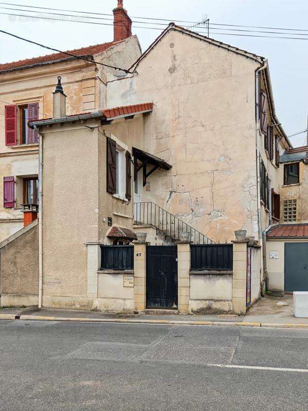 Maison à CROUTTES-SUR-MARNE