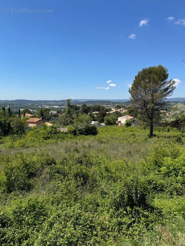 Terrain à APT