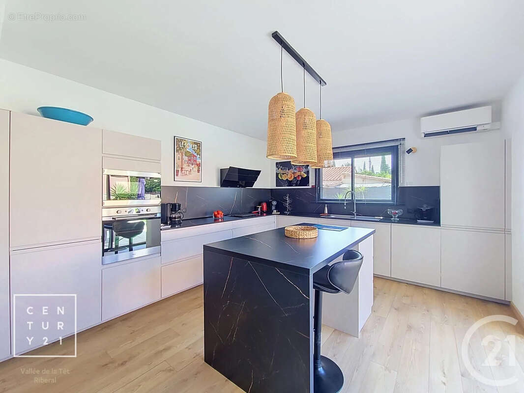 Maison 161 m² à Le Soler  - photo 10