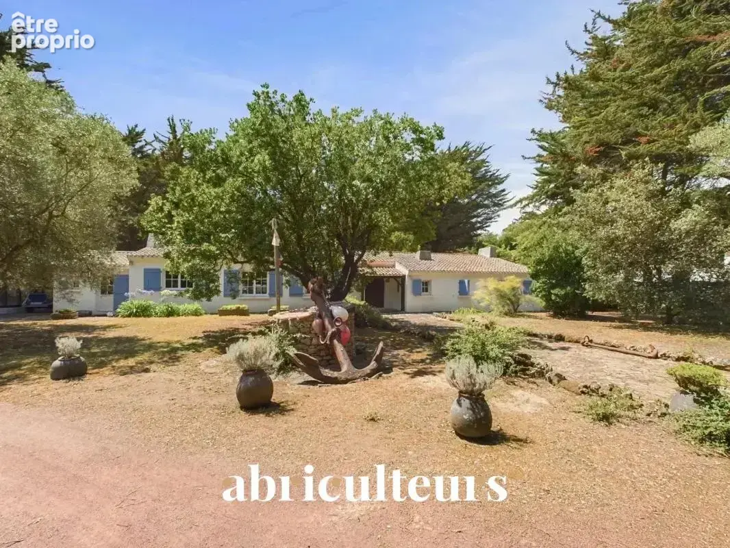 Grande villa de 200m² en front de mer  Très belle parcelle aux multiples possibilités en vente à L'Épine (85740) - photo 9