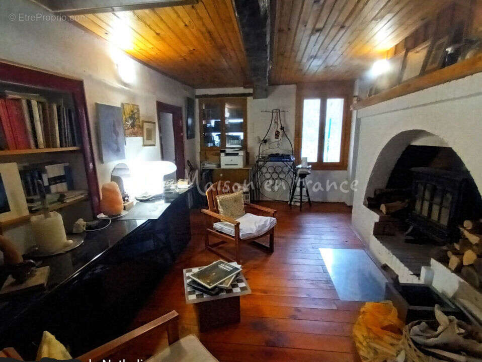 Maison à CHATEL-MONTAGNE