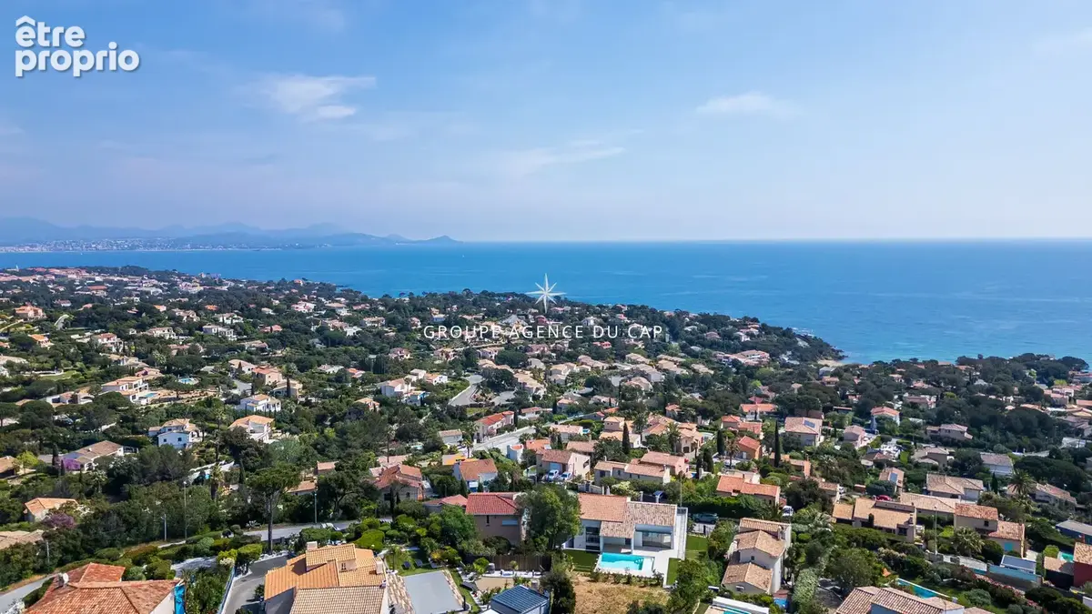 A vendre villa vue mer panoramique de 220m2 aux issambres  avec garage et piscine - photo 2