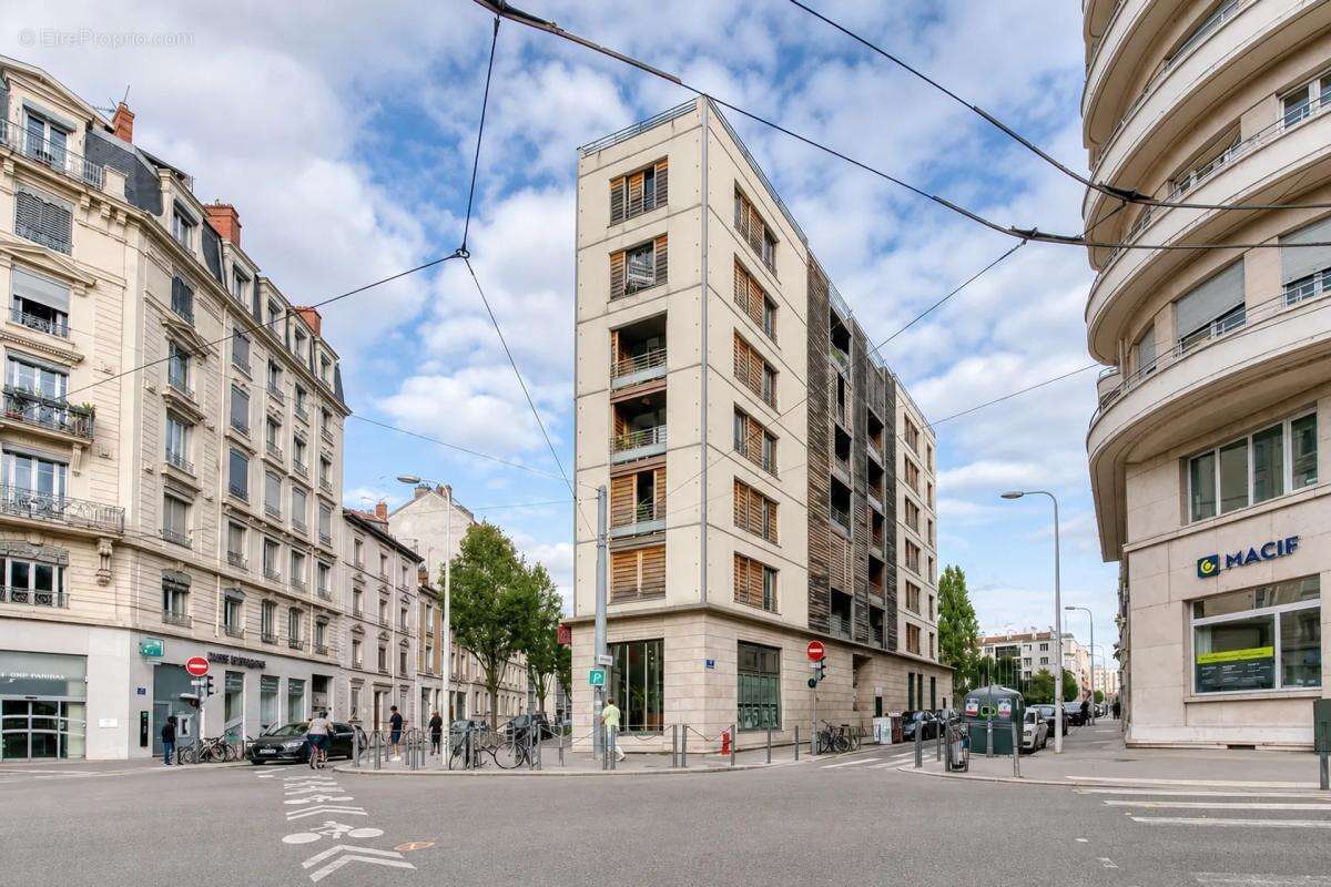 LYON 7 - Place JEAN MACE -Appartement T4 de 89 M2 - - photo 9