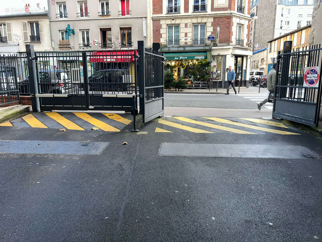 Parking à PARIS-11E