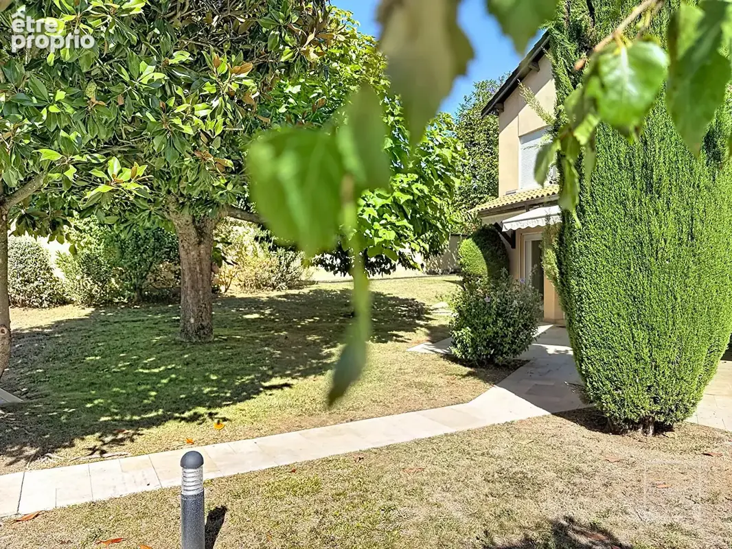 Maison Saint Cyr Au Mont D Or de 230 m2 habitables sur 1500m² de terrain au calme. - photo 6