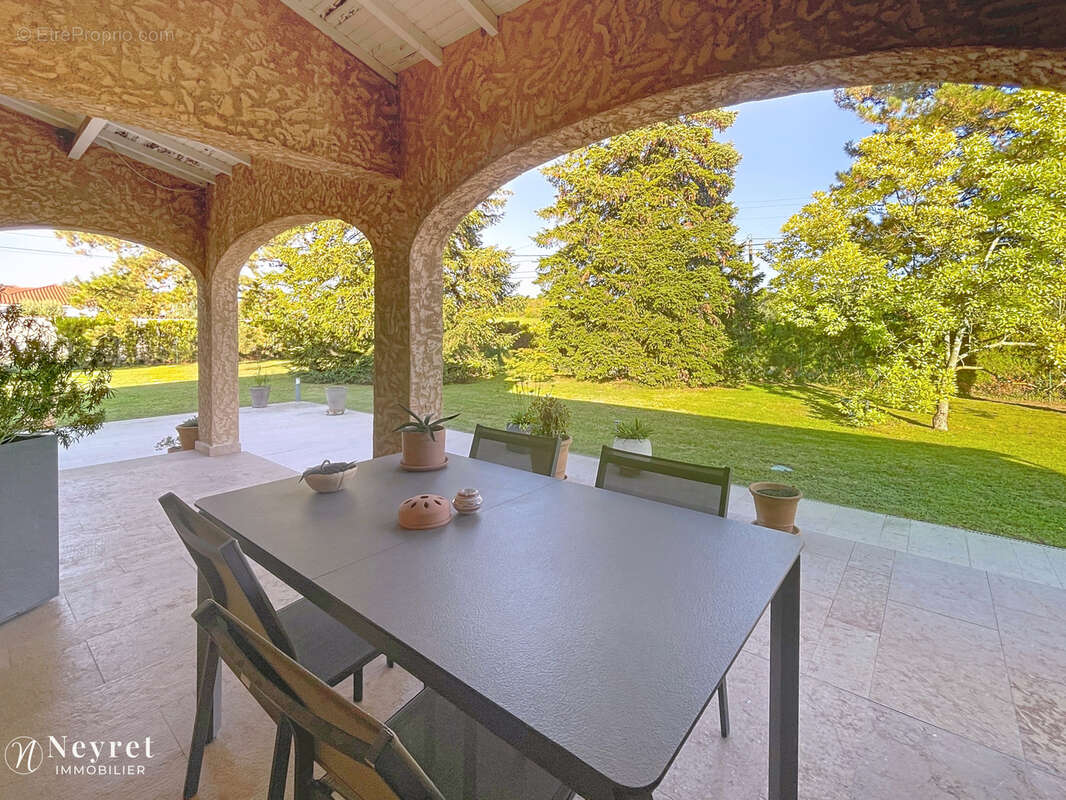 RARE - CHARLY - Maison familiale 5 Chambres de 175 m2 avec piscine et pool house    secteur résidentiel - photo 7