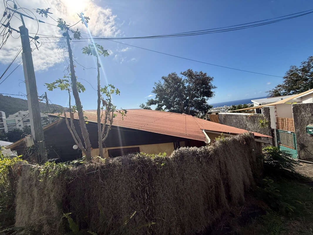 Maison en vente à Saint-Denis secteur Bellepierre, à deux pas du CHU ! - photo 8