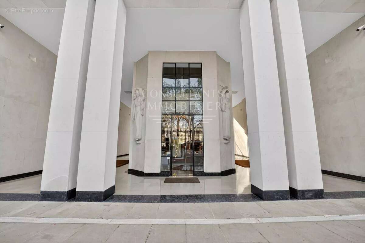 Appartement à PARIS-16E