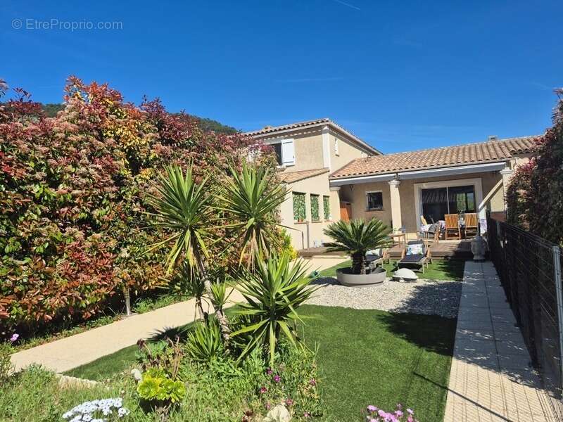 Maison à SOLLIES-VILLE