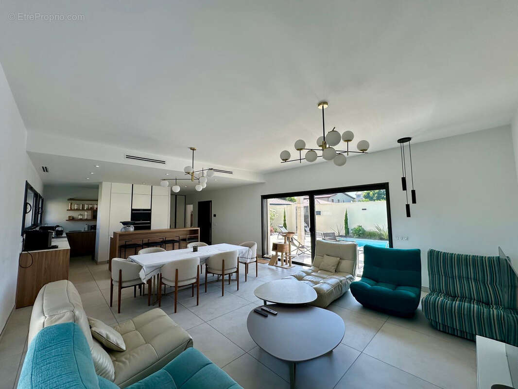 Maison à DECINES-CHARPIEU