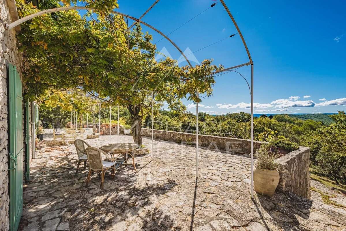 Superbe propriété avec vue imprenable sur le Luberon - photo 4