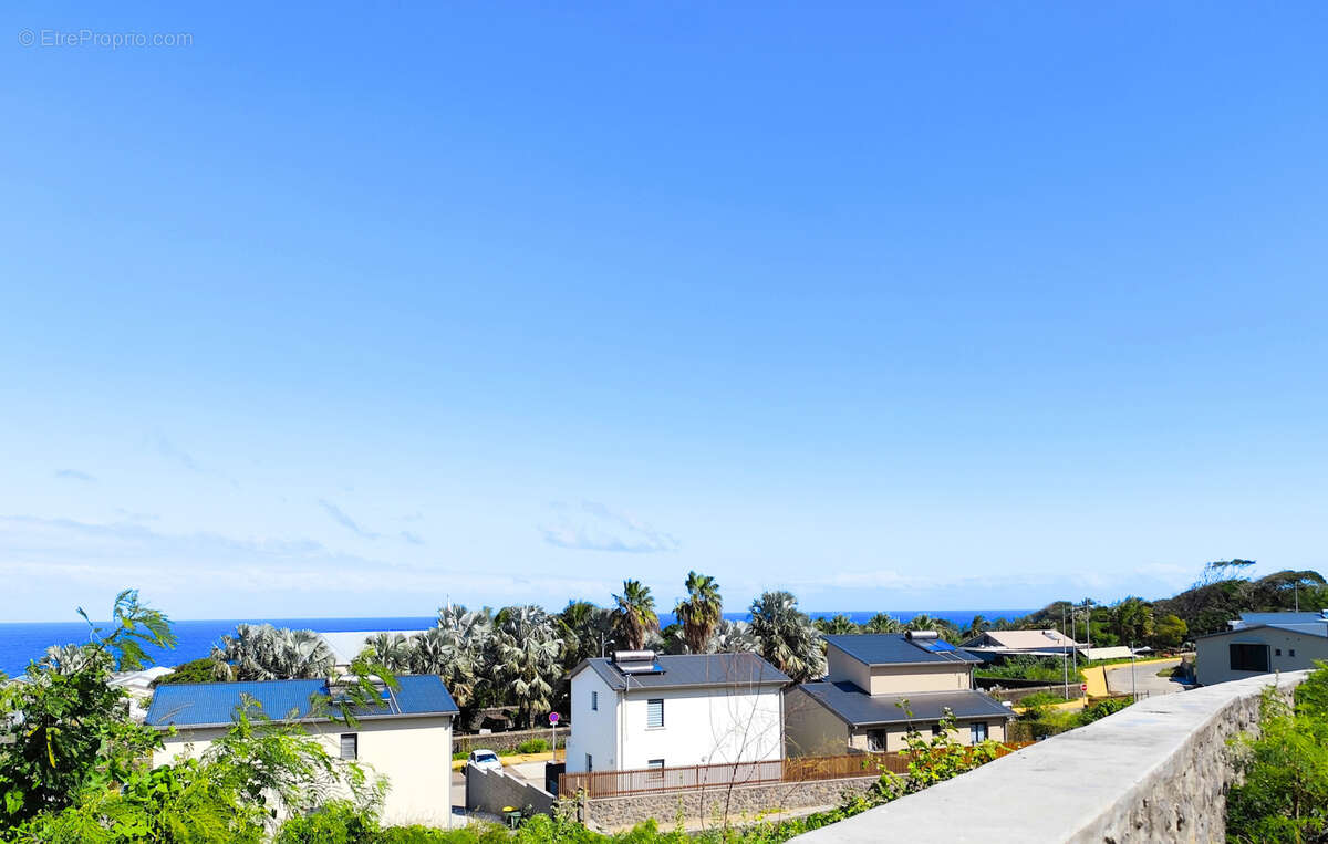 Terrain à SAINT-PIERRE