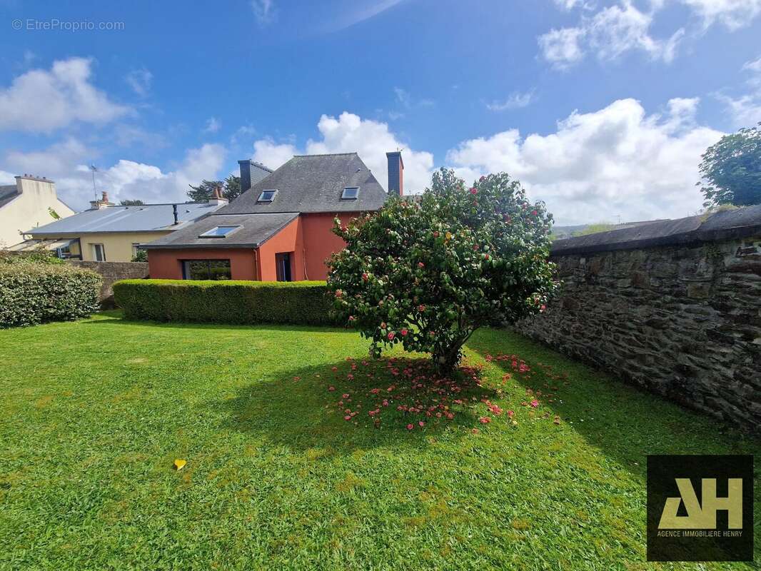 Maison à LE RELECQ-KERHUON