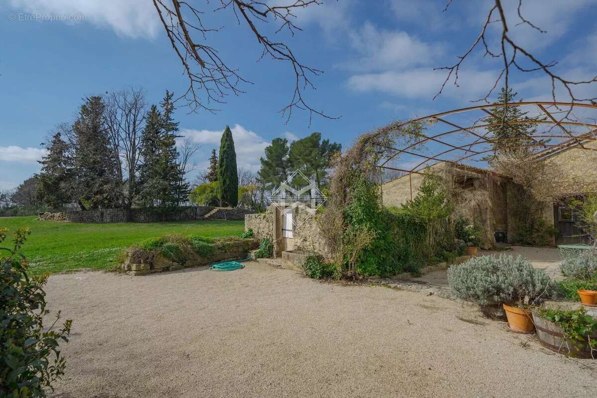 Maison à TOURRETTES