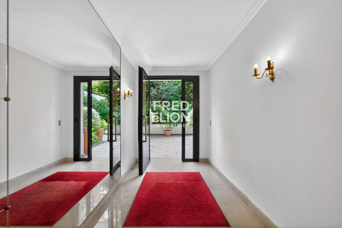 Appartement à NEUILLY-SUR-SEINE
