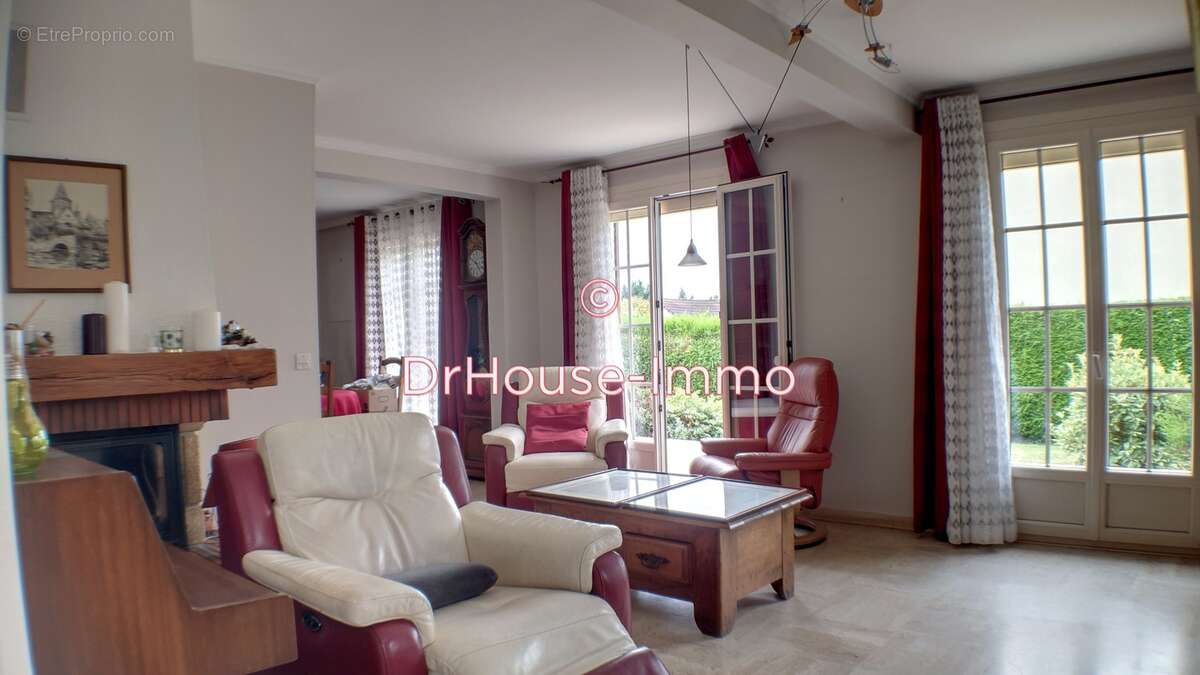 Maison à CONCHES-SUR-GONDOIRE