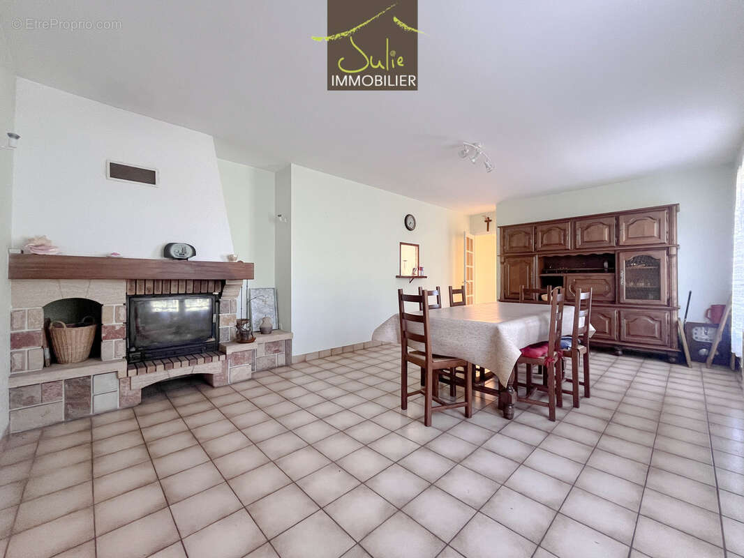 Maison à LA CHAPELLE-SAINT-LAURENT