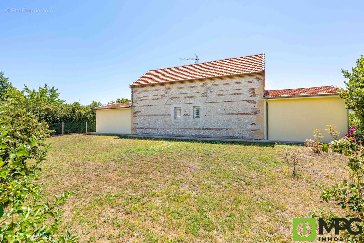 SAINTE LIVRADE SUR LOT, maison en pierres F4 entièrement restaurée - photo 12