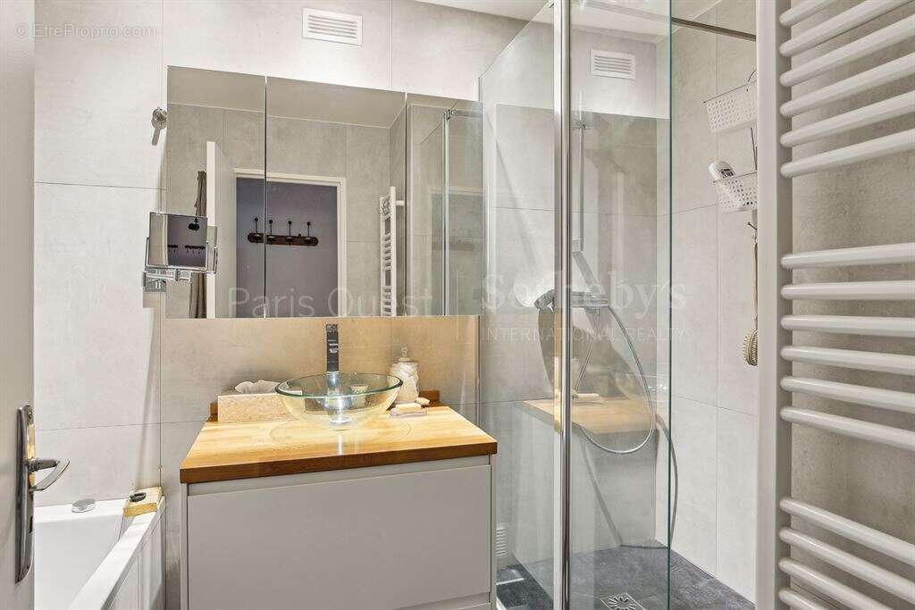 Appartement à PARIS-16E