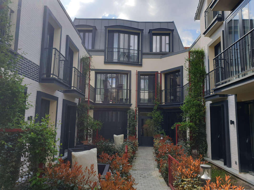 Appartement à COURBEVOIE