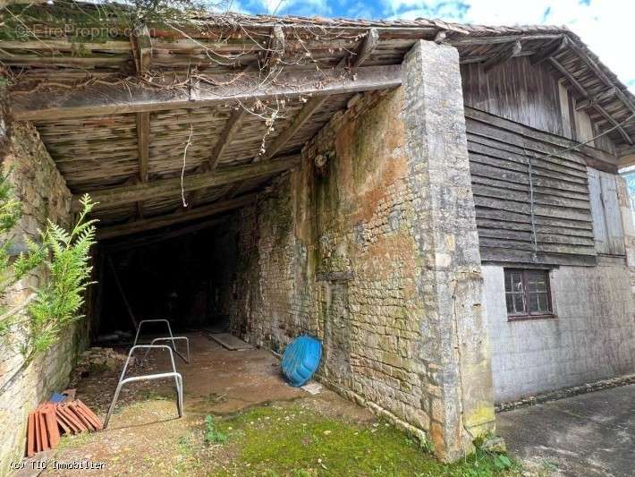 Maison à CELLEFROUIN