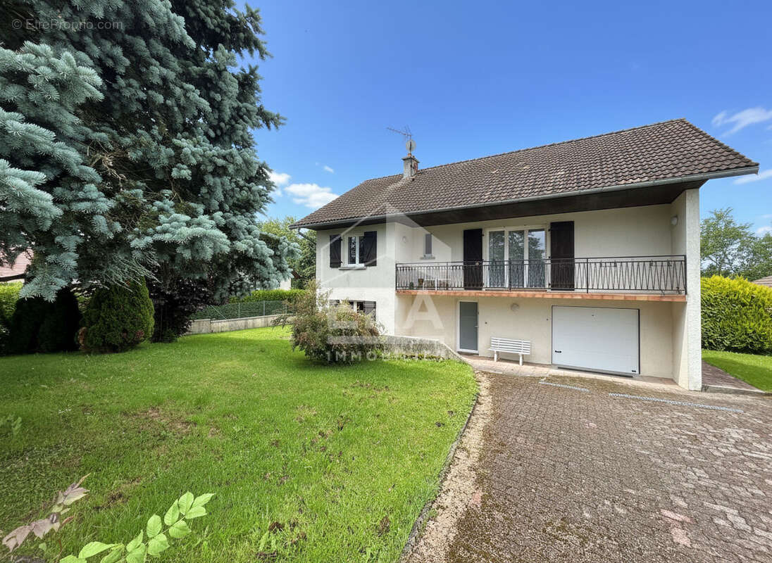 Maison à VERCEL-VILLEDIEU-LE-CAMP