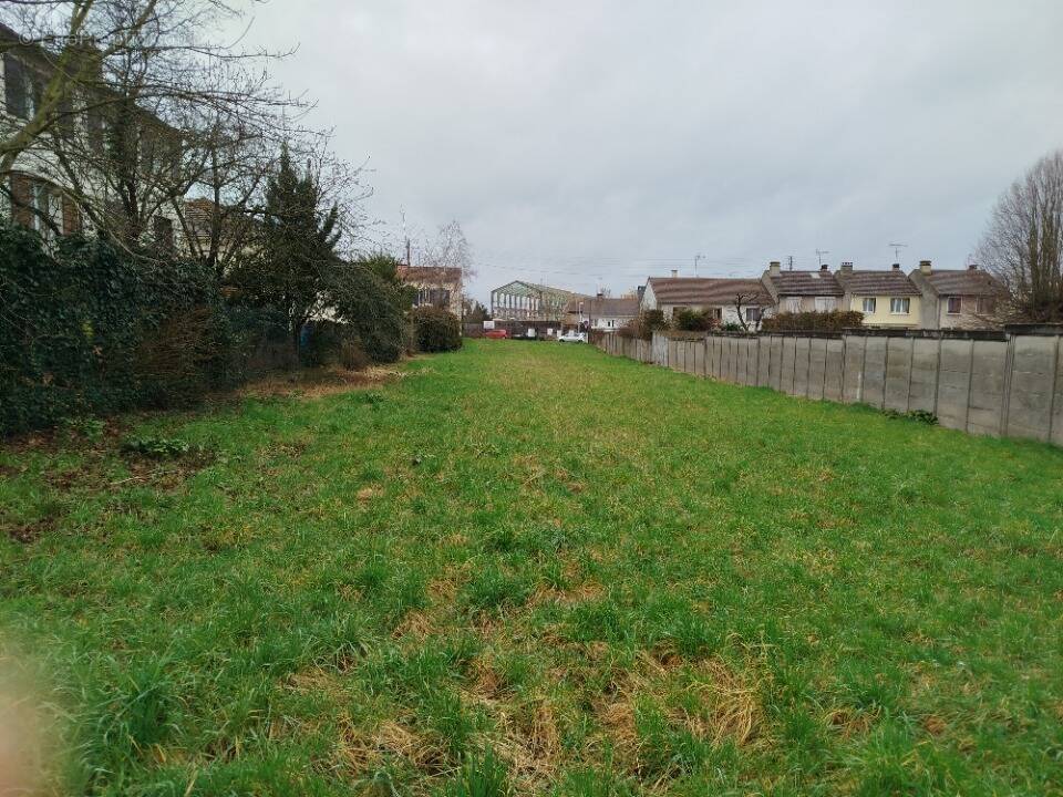 Photo Terrain à Mantes-La-Ville au prix de 139 900€