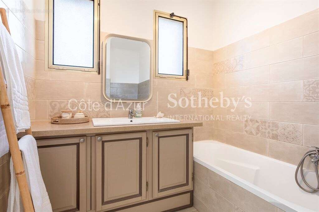 Appartement à BEAULIEU-SUR-MER