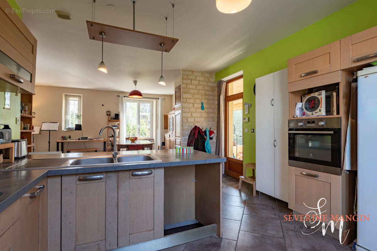 CUISINE OUVERTE - Maison à BOURG-DE-PEAGE