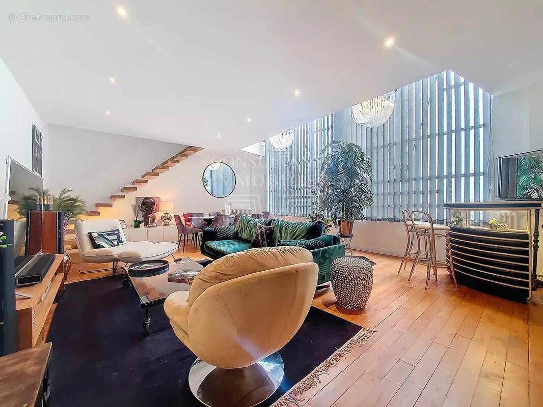 Appartement à PARIS-16E