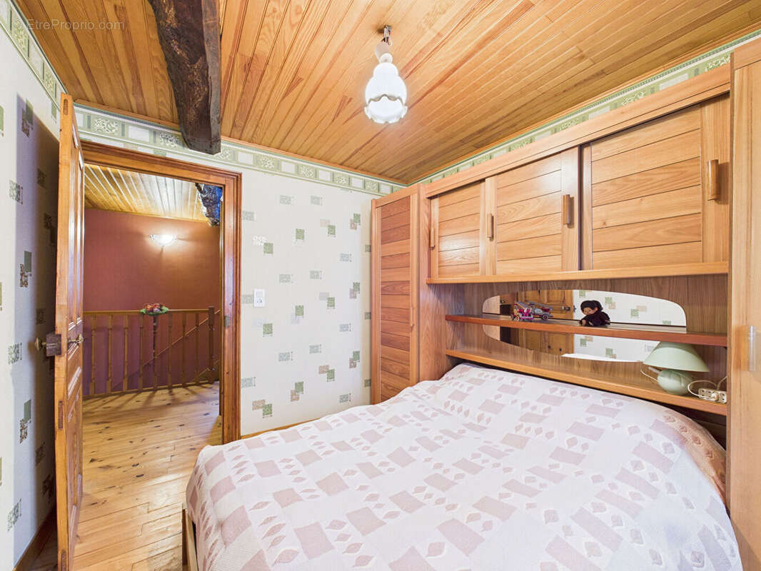 Maison à SAINT-MYON