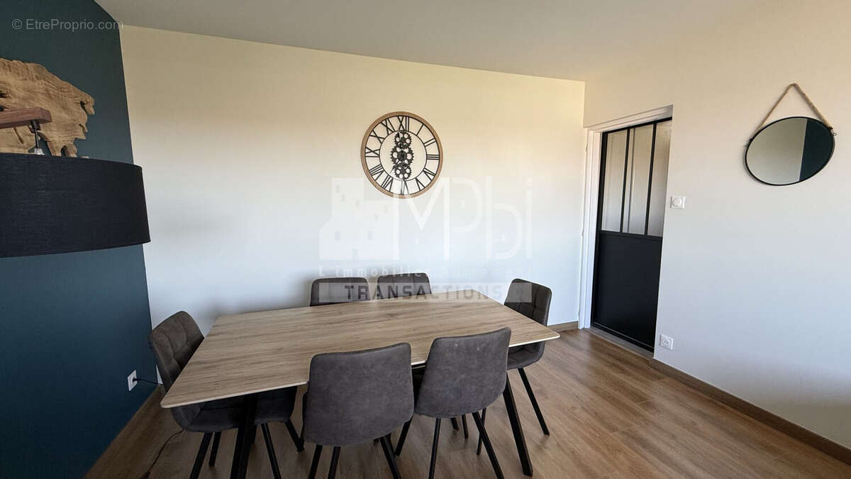 Appartement à PERONNAS