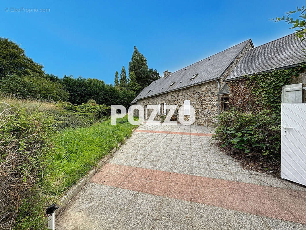 Blainville Sur Mer, 2.5 kms de la mer,  jolie maison en pierres avec vie de plain pied  , beaux volumes, terrain 1700 m² et 1300 - photo 3