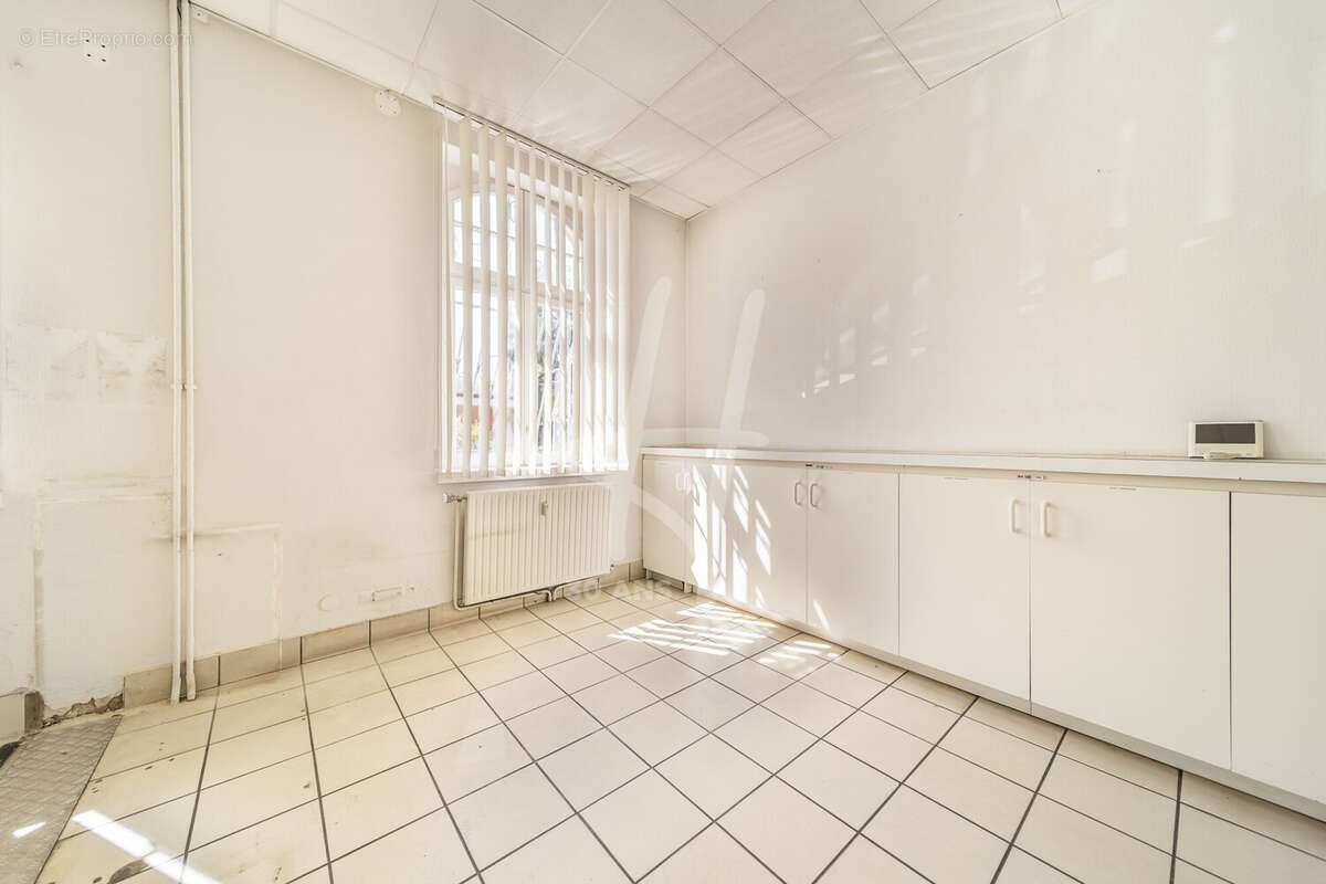 Commerce à CHATEL-SAINT-GERMAIN