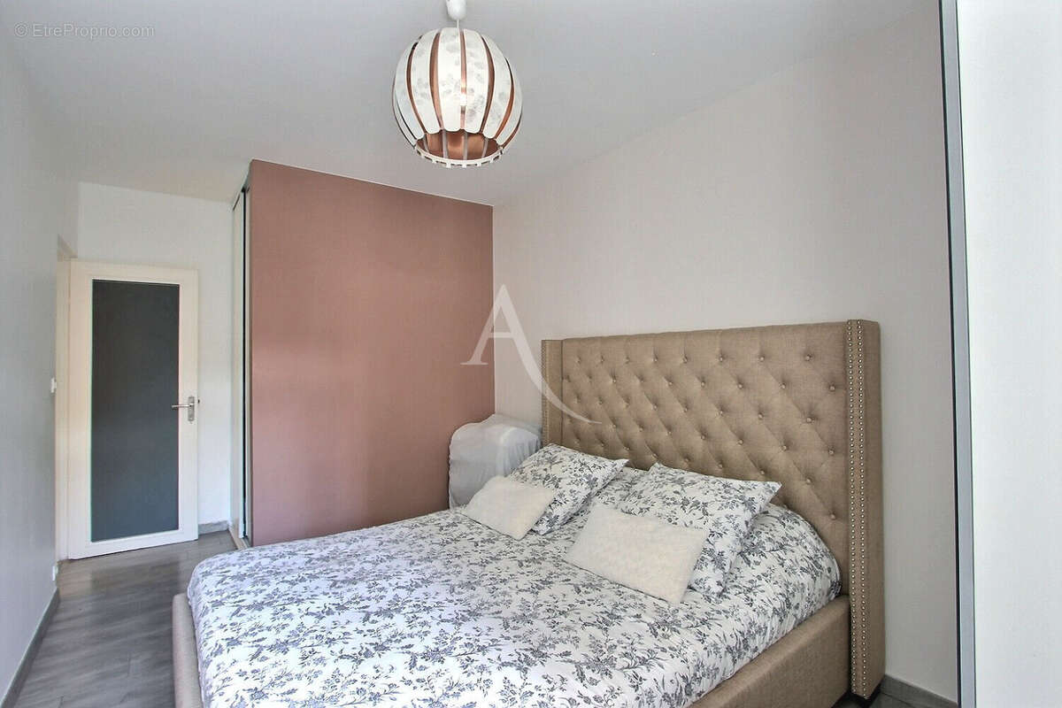 Appartement à VILLENEUVE-LA-GARENNE